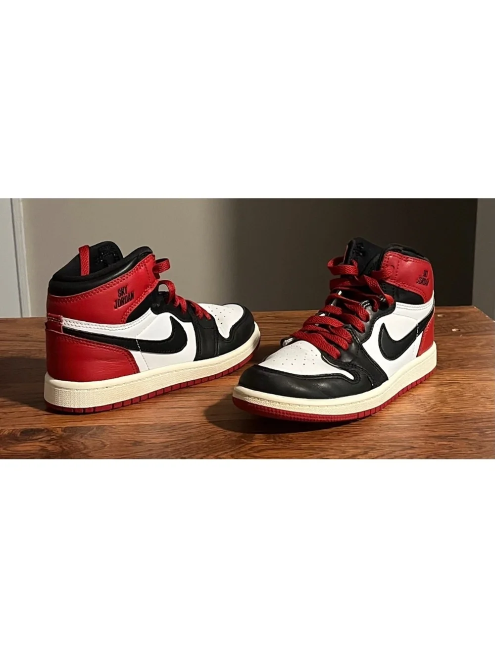 Nike Air Jordan 1 Retro High OG Black Toe Red White Sneakers